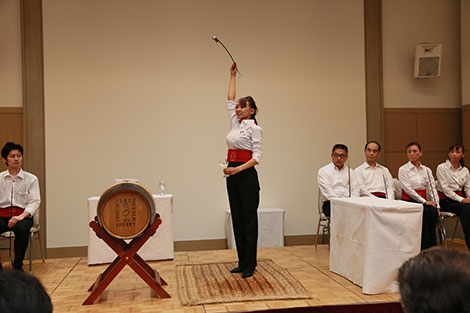 Sherry lovers in Japan take to the art of venencia
